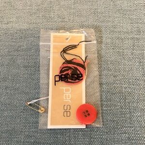 Per Se Button and Thread